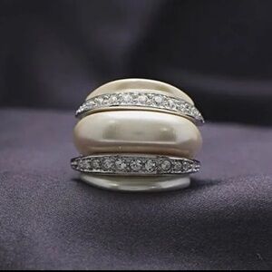 KENNETH JAY LANE Crystal Resin Cream Silver Basilica Ring QVC SOLD OUT $99